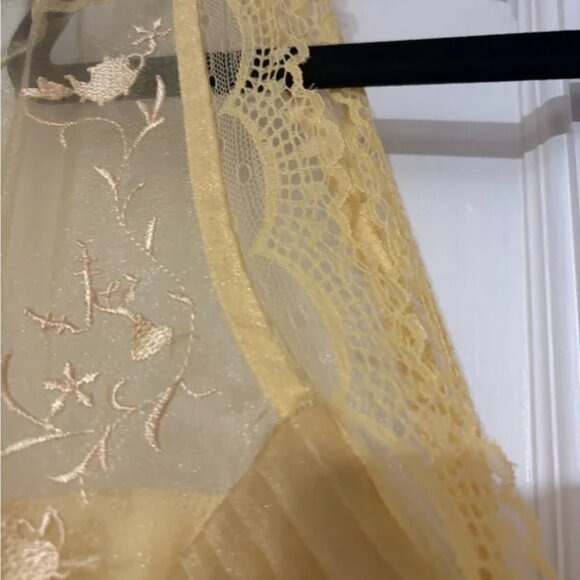 Torrid/Disney Princess Beauty And The Beast Belle Ball Gown - Picture 8 of 14